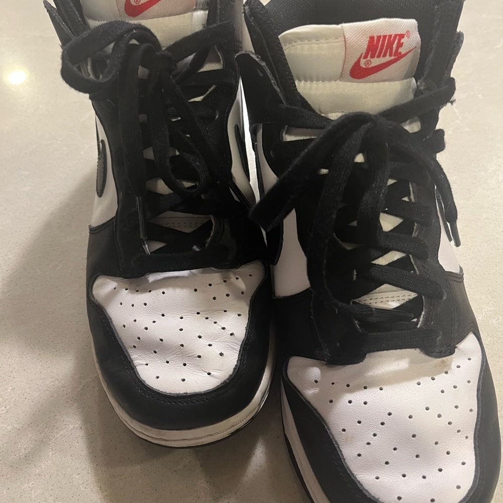 Nike Panda Dunks. Women’s size 8. Euro size 39. Like new.